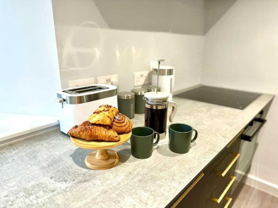 Bournemouth Getaway: 3Br Apartment Near Beach Экстерьер фото