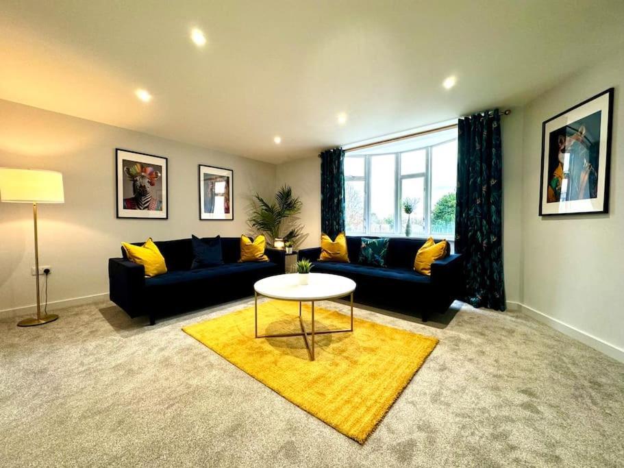 Bournemouth Getaway: 3Br Apartment Near Beach Экстерьер фото