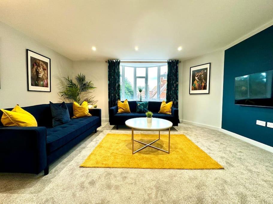 Bournemouth Getaway: 3Br Apartment Near Beach Экстерьер фото